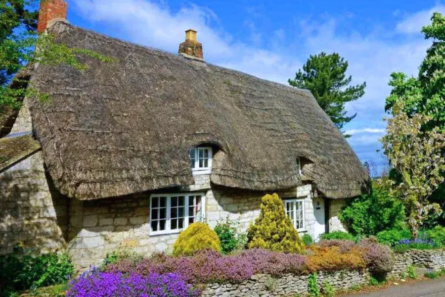 A House in English Cottage Style
