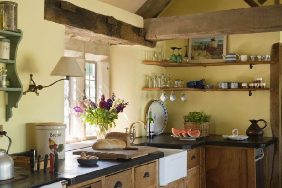 English Cottage-style kitchen